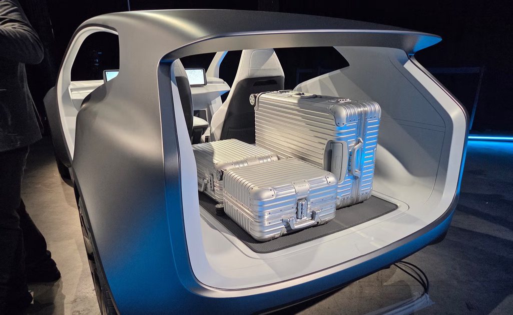 lucid lunar concept